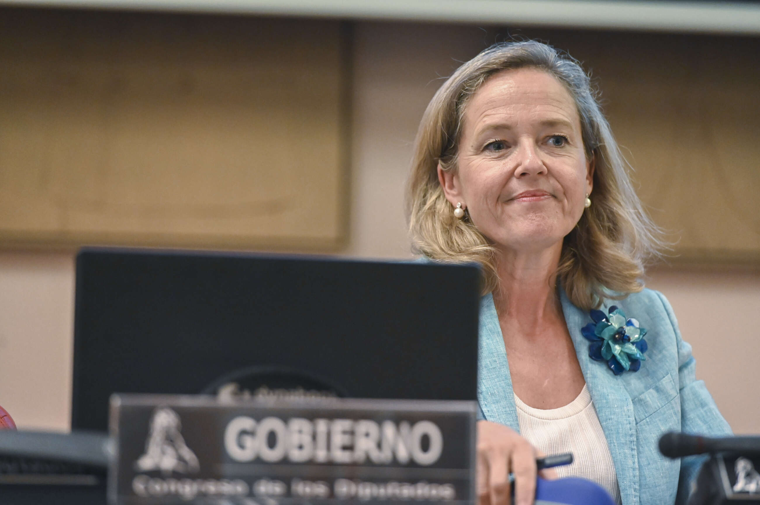 MADRID, 22/09/2022.- La vicepresidenta primera y ministra de Asuntos Económicos y Transformación Digital, Nadia Calviño, comparece en la Comisión Mixta para la Unión Europea para informar sobre los últimos avances relativos al Plan de Recuperación, Transformación y Resiliencia de la economía española, este jueves en el Congreso de los Diputados en Madrid. EFE/ Fernando Villar