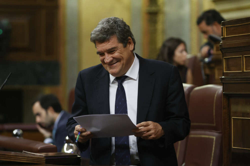 MADRID, 25/08/2022.- El ministro de Inclusión, Seguridad Social y Migraciones José Luis Escrivá interviene en la sesión extraordinaria en el Congreso de los Diputados, que debate la convalidación del real decreto-ley sobre las medidas de ahorro energético entre otras cuestiones. EFE/ Mariscal