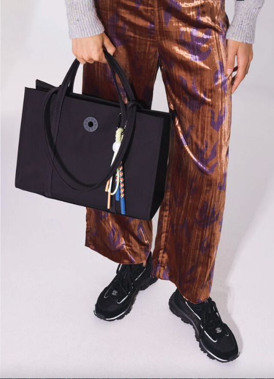 Bimba Lola tiene el bolso impermeable para ir a la oficina y rebajado - Economía Digital