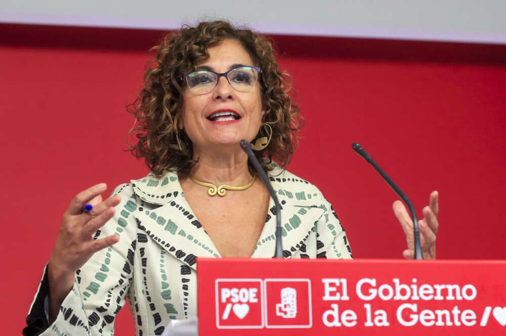 La vicesecretaria General del PSOE y ministra de Hacienda, María Jesús Montero, durante la rueda de prensa que ha ofrecido este lunes en Madrid. EFE/ Fernando Alvarado