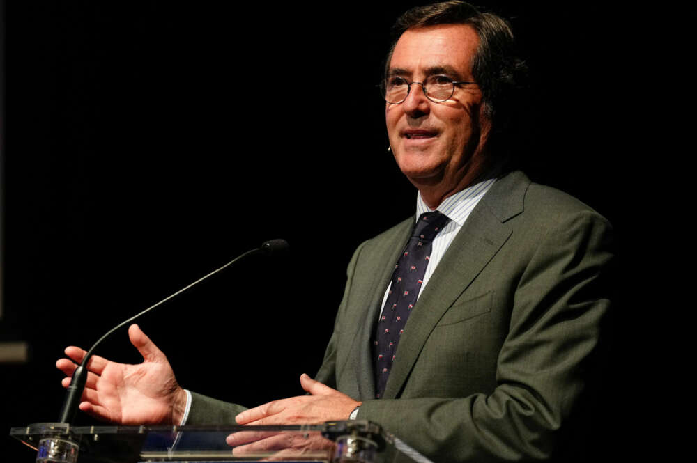 BARCELONA, 08/09/2022.- El presidente de la CEOE, Antonio Garamendi, interviene durante una charla sobre economía organizada por La Vanguardia, este jueves en Barcelona. EFE/ Enric Fontcuberta