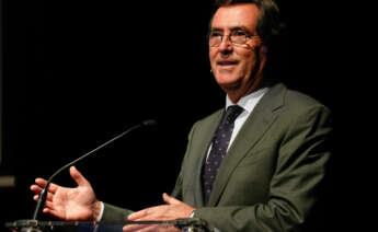 BARCELONA, 08/09/2022.- El presidente de la CEOE, Antonio Garamendi, interviene durante una charla sobre economía organizada por La Vanguardia, este jueves en Barcelona. EFE/ Enric Fontcuberta