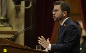 GRAFCAT1389. BARCELONA (ESPAÑA), 27/09/2022.- El presidente de la Generalitat, Pere Aragonès, ha iniciado este martes el debate de política general en el Parlament apelando a construir "consensos" y alcanzar "grandes acuerdos" en Cataluña, que debe seguir siendo, ha dicho, "un muro contra el fascismo", en alusión a las elecciones italianas.EFE/Quique García