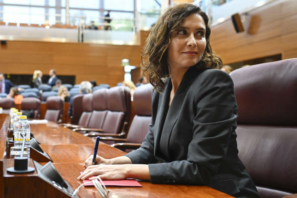 MADRID, 06/10/2022.- La presidenta de la Comunidad de Madrid, Isabel Díaz Ayuso, a su llegada al pleno celebrado en la Asamblea de Madrid, este jueves. EFE/ Víctor Lerena