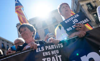 Vista del acto conmemorativo del 1-O, organizado por la ANC este sábado frente al Palau de la Generalitat . EFE/Enric Fontcuberta