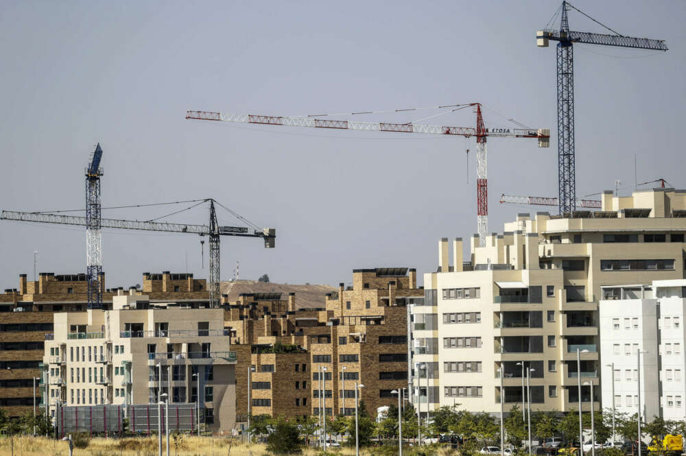 MADRID, 31/07/2022.-Vista general de una zona de viviendas en construcción en el barrio de El Cañaveral (Vicálvaro), en Madrid. EFE/Chema Moya