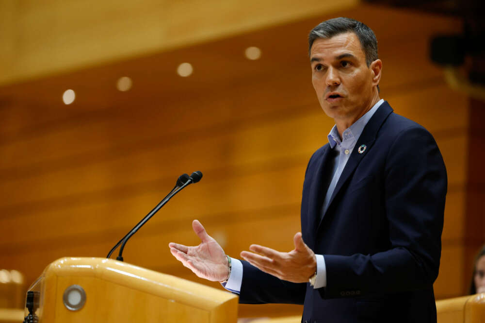 MADRID, 06/09/2022.- El presidente del Gobierno, Pedro Sánchez, interviene en el pleno del Senado celebrado este martes en Madrid. El cara a cara en el Senado entre el presidente del Gobierno, Pedro Sánchez, y el líder de la oposición, Alberto Núñez Feijóo, da inicio a un curso parlamentario marcado por las elecciones autonómicas y locales de mayo y por la situación económica y energética, condicionada por la guerra en Ucrania. EFE/ Juanjo Martín