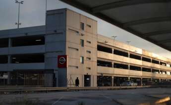 GRAFCAT837 BARCELONA 16/12/2021.- Tras 42 años fabricando vehículos en Barcelona, Nissan dice adiós este jueves a su centro de la Zona Franca, un punto y final que deja de momento en el aire el futuro de 1.400 trabajadores directos. EFE/Marta Perez