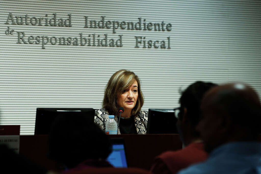 La presidenta de la Autoridad Independiente de Responsabilidad Fiscal (AIReF), Cristina Herrero, presenta este martes en Madrid el informe sobre los Presupuestos Generales del Estado 2023. Herrero ha insistido este martes en la "falta de realismo" del proyecto presupuestario para 2023, tanto en el ámbito de los ingresos como en el de los gastos y en el déficit. EFE/ Luis Millán