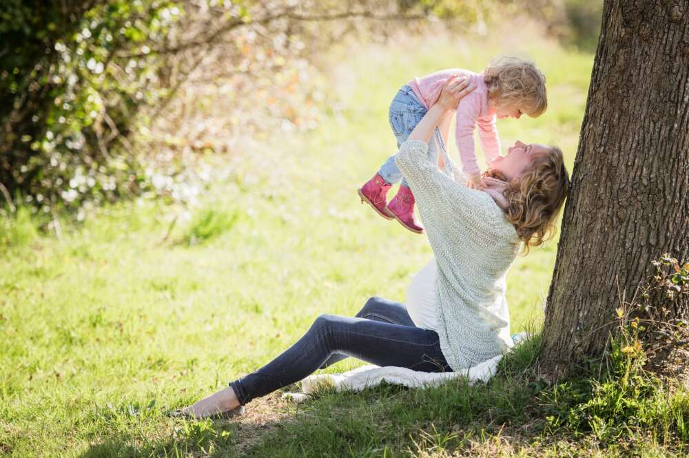 Una madre y su hija. Pixabay.