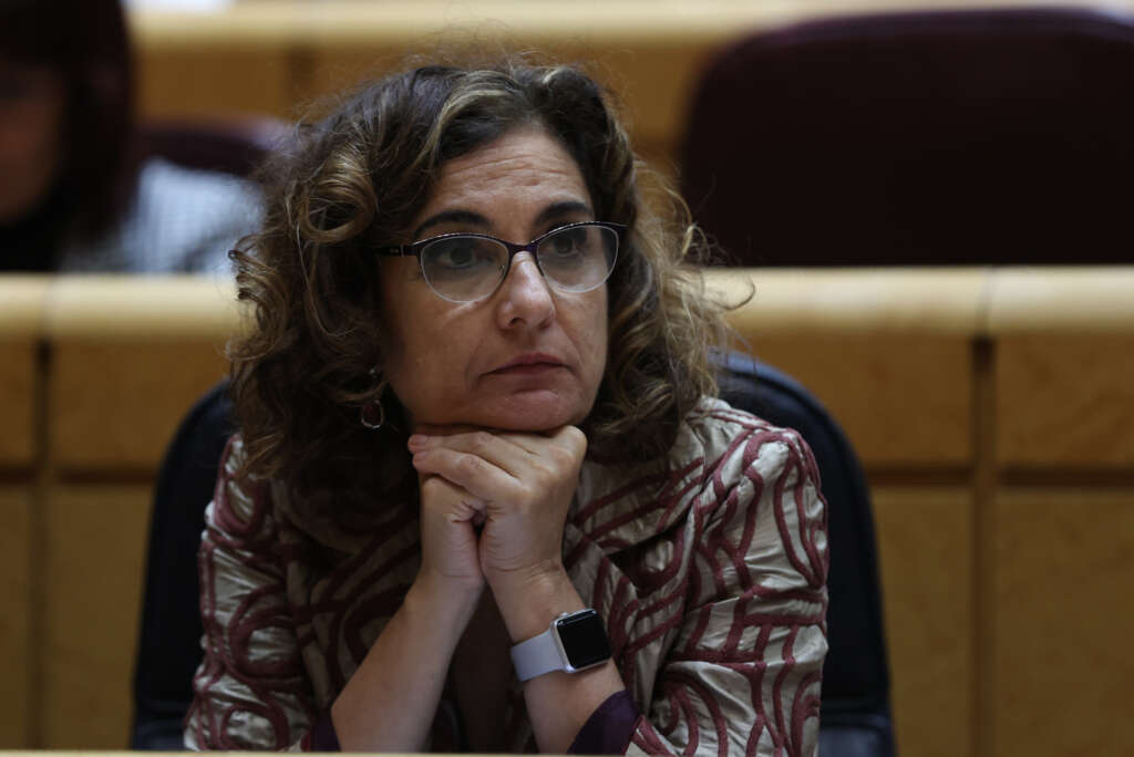 La ministra de Hacienda y portavoz del Gobierno, María Jesús Montero, en un pleno en el Senado. EFE/Kiko Huesca