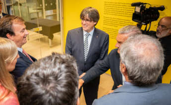 BRUSELAS (BÉLGICA), 06/09/2022.- El expresidente catalán Carles Puigdemont (c) participa en el acto de celebración de la Diada que organiza la Generalitat en Bruselas (Bélgica), este martes en el Espai Catalunya Europa. EFE/ Zacarías García