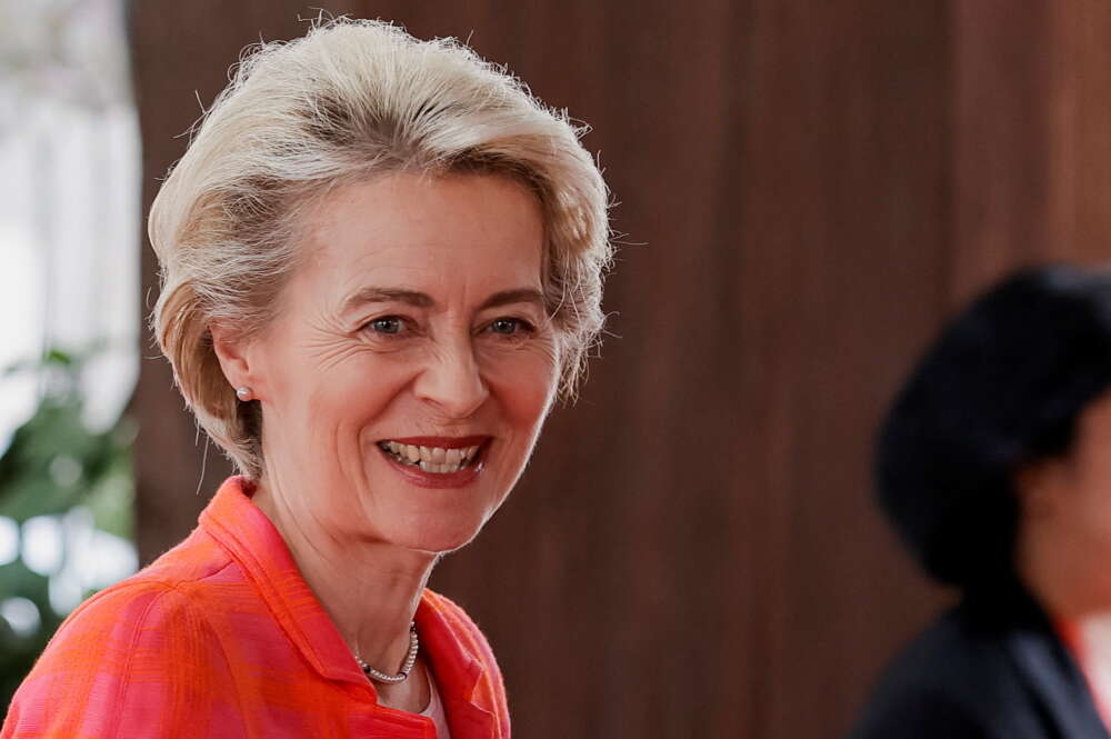Bali (Indonesia), 14/11/2022.- European Commission President Ursula von der Leyen arrives for the opening of the G20 Leaders Summit in Bali, Indonesia, 15 November 2022. The 17th Group of Twenty (G20) Heads of State and Government Summit runs from 15 to 16 November 2022. EFE/EPA/BAY ISMOYO / POOL