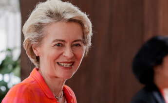 Bali (Indonesia), 14/11/2022.- European Commission President Ursula von der Leyen arrives for the opening of the G20 Leaders Summit in Bali, Indonesia, 15 November 2022. The 17th Group of Twenty (G20) Heads of State and Government Summit runs from 15 to 16 November 2022. EFE/EPA/BAY ISMOYO / POOL