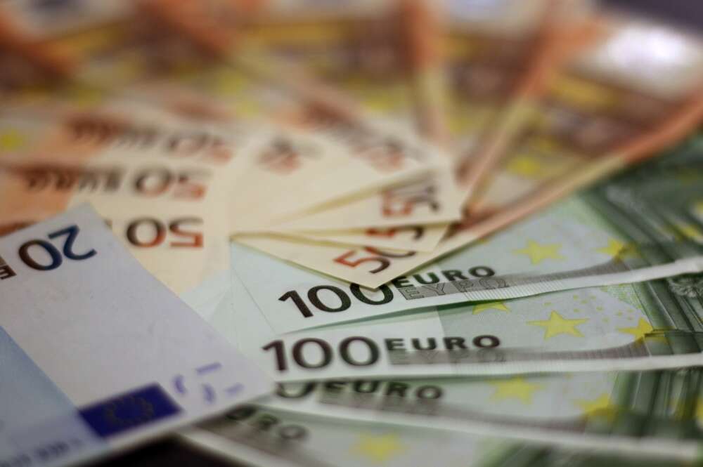 Un conjunto de billetes. pensiones. Foto: Freepik.
