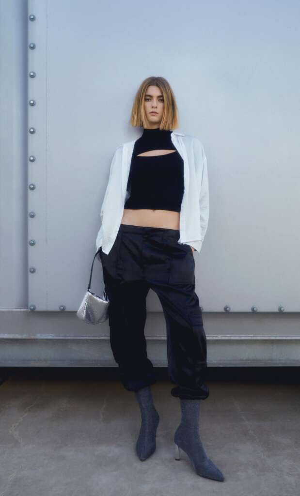 pantalón cargo satinado Stradivarius