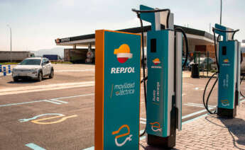 Repsol ofrece un descuento de hasta 20 céntimos por litro. Foto: EFE.