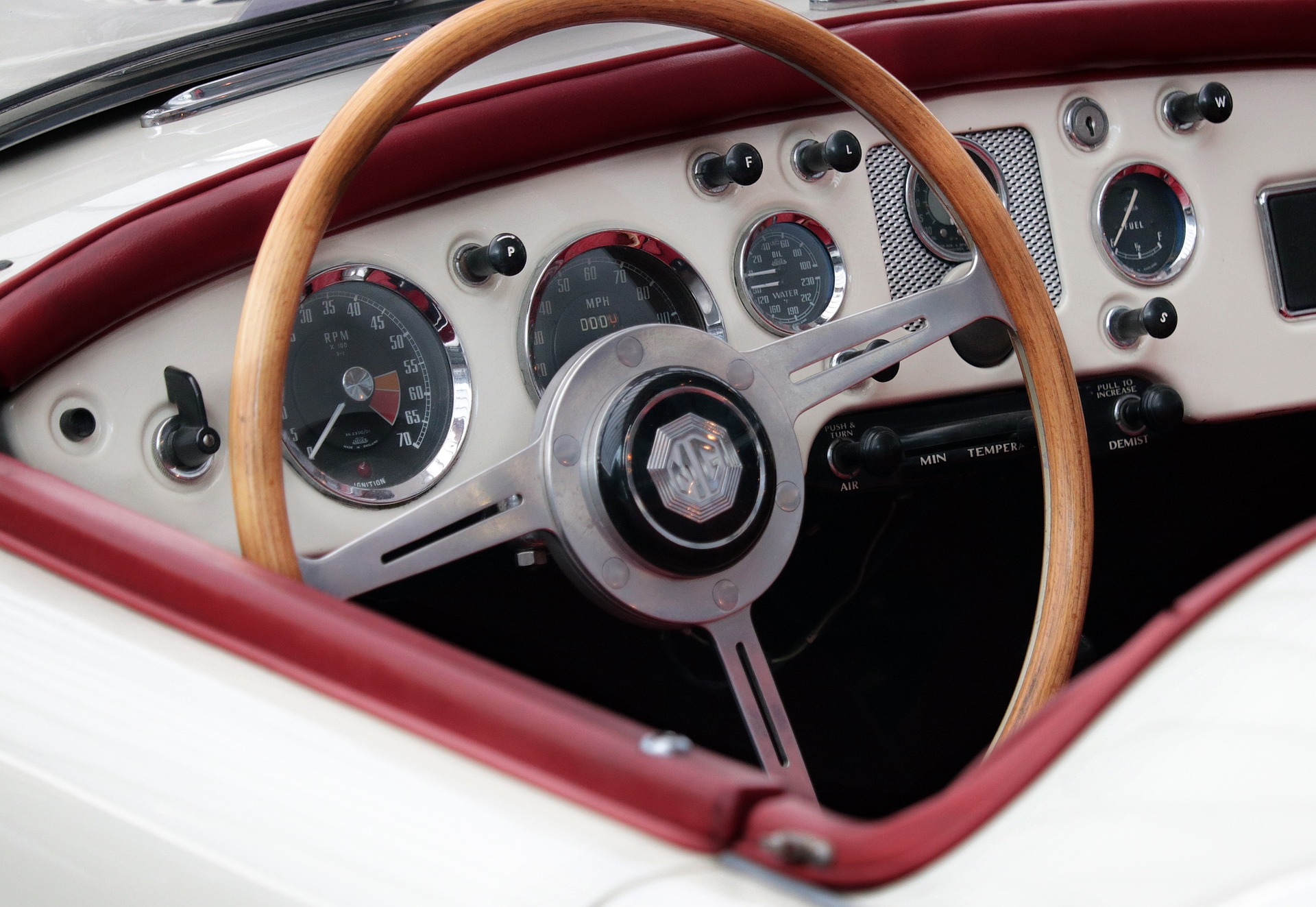 Un automóbil clásico. Foto: Pixabay.
