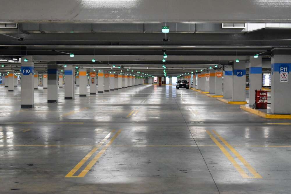 Vista de un aparcamiento subterráneo. Foto: Pixabay.