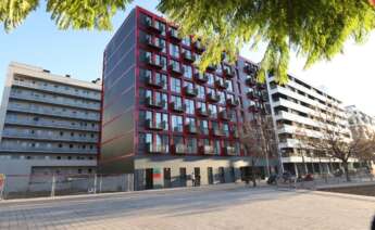 Bloque de viviendas construidos con contenedores marítimos. Foto: Ayuntamiento de Barcelona.