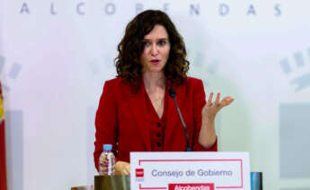 ALCOBENDAS (CA MADRID), 11/01/2023.- La presidenta de la Comunidad de Madrid, Isabel Díaz Ayuso, en rueda de prensa tras la reunión del Consejo de Gobierno, que de forma extraordinaria se celebra en el Ayuntamiento de Alcobendas. EFE/ Rodrigo Jimenez