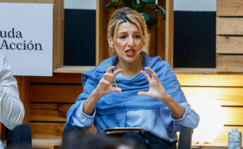 La vicepresidenta segunda y ministra de Trabajo y Economía Social, Yolanda Díaz, durante el diálogo organizado por la plataforma Jóvenes, Empleo y Futuro este lunes en Madrid. EFE/ Rodrigo Jimenez