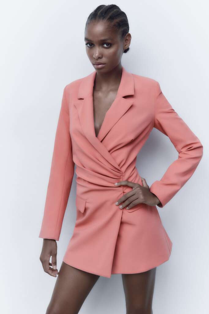El blazer drapeado de Zara más en las rebajas de invierno Digital