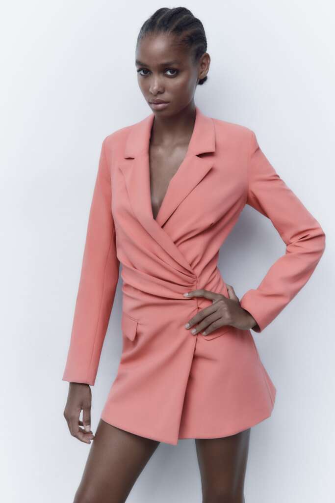 El vestido blazer drapeado de Zara más en las rebajas de invierno Economía Digital