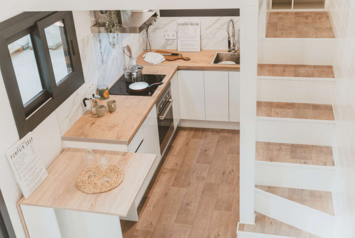 El modelo Nukal Klassik dispone de dos altillos. Foto: Noma Tiny Houses.