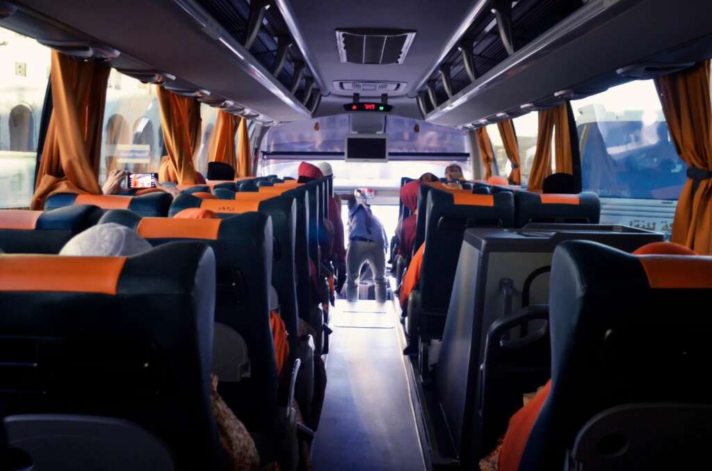Interior de un autobús.