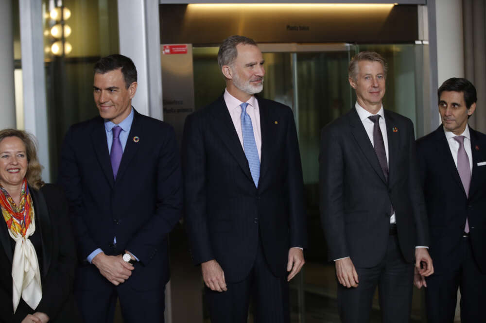 El rey Felipe VI, en el besamanos del Mobile. EFE/ Toni Albir