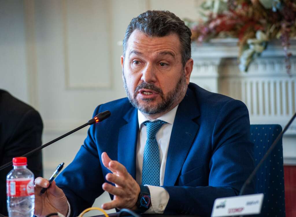 Rodrigo Buenaventura, presidente de la CNMV, durante su intervención en el curso de verano organizado por la APIE en la UIMP de Santander.