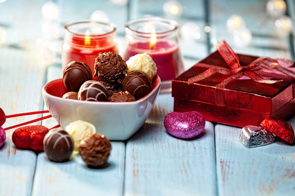 La original caja de chocolates variados de  para endulzar tu San  Valentín