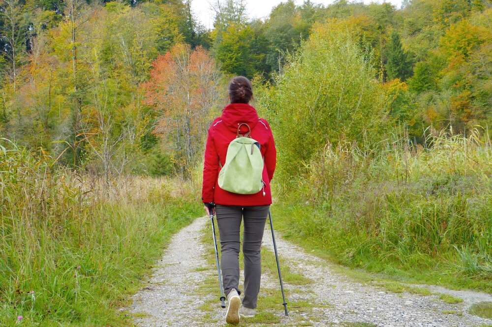 Una mujer camina. Foto: Pixabay.