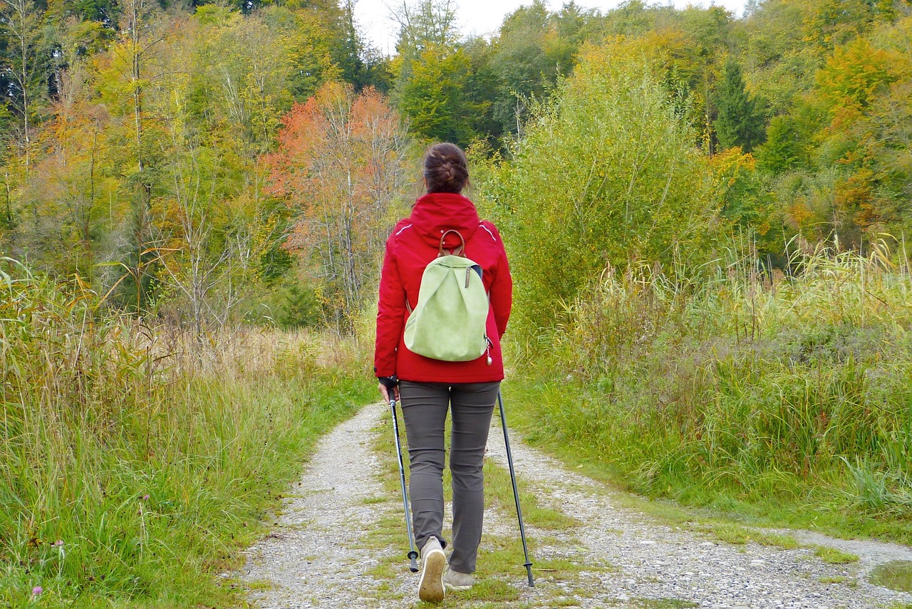 Una mujer camina. Foto: Pixabay.