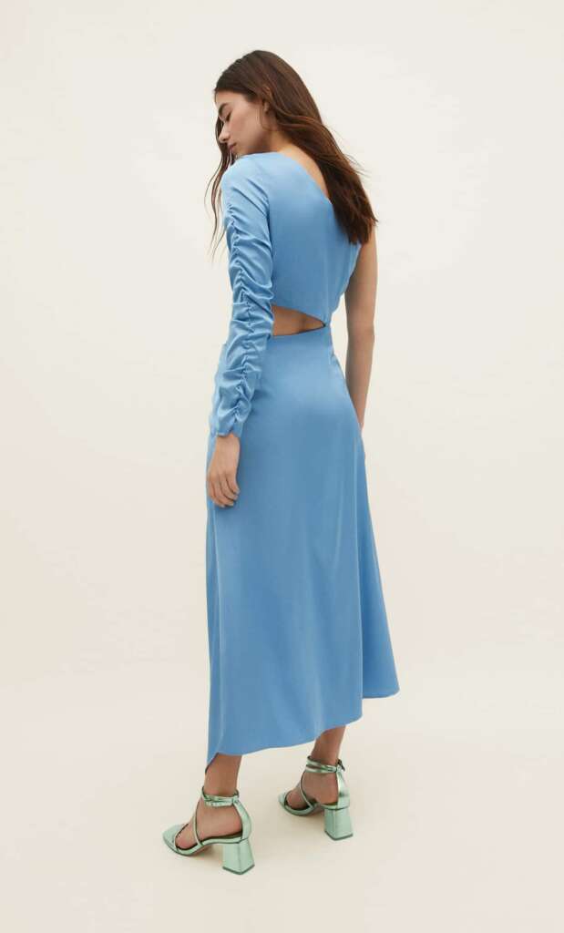 El vestido satinado asim trico de Stradivarius para invitadas que