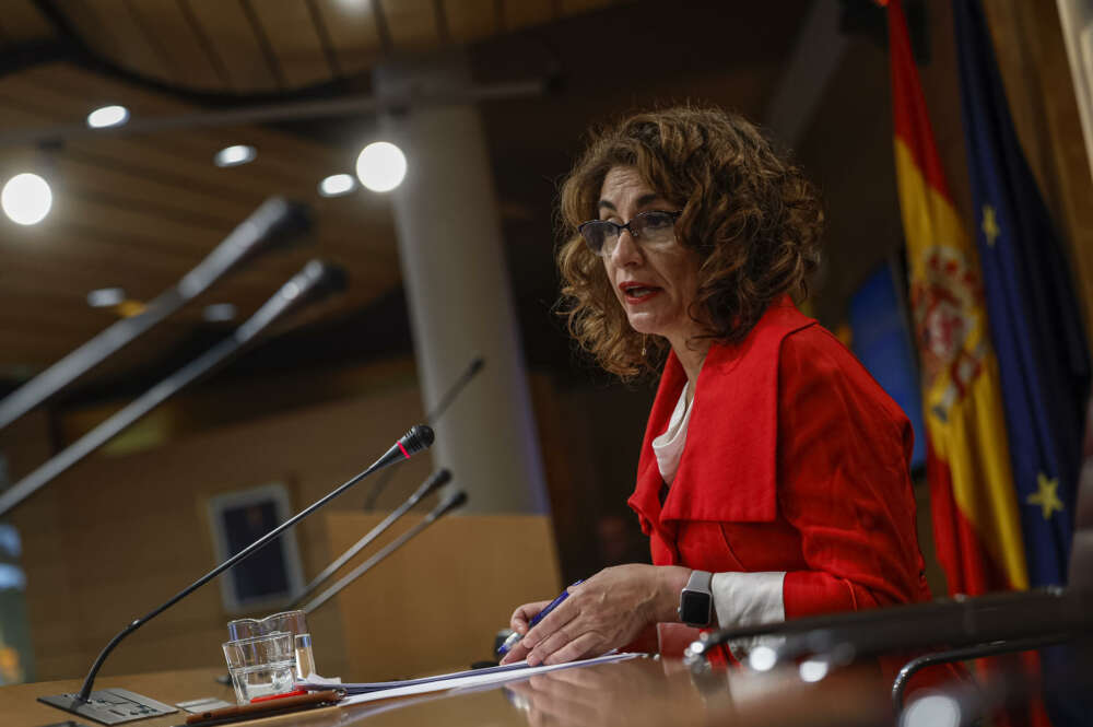 La ministra de Hacienda, María Jesús Montero, comparece para presentar los datos de cierre de ejecución presupuestaria de 2022 en Madrid. EFE/ Daniel González.