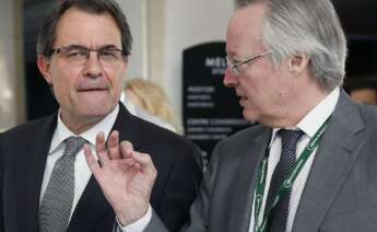 GRA392. SITGES (BARCELONA), 30/05/2013.- El presidente de la Generalitat, Artur Mas, junto al presidente del Cercle d'Economia, Josep Piqué (d), durante la sesión inaugural de la XXIX Reunión del Círculo de Economía de Sitges, en la que afirmado que cree que el mes de mayo "será uno de los mejores de los últimos diez meses en cuanto a reducción del paro". EFE/Susanna Sáez.