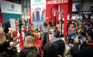 MADRID, 21/01/2023.- Actuación de un grupo folclórico en el estand de Marruecos de la Feria Internacional de Turismo FITUR 2023, . EFE/ Fernando Villar