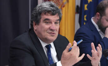 AME849. WASHINGTON (ESTADOS UNIDOS), 12/04/2023.- El ministro de Inclusión, Seguridad Social y Migraciones de España, José Luis Escrivá, habla durante las Asambleas de Primavera del Fondo Monetario Internacional (FMI), donde preside el Comité Monetario y Financiero del FMI (IMFC), hoy, en la Embajada de España en Washington (Estados Unidos). EFE/ Lenin Nolly