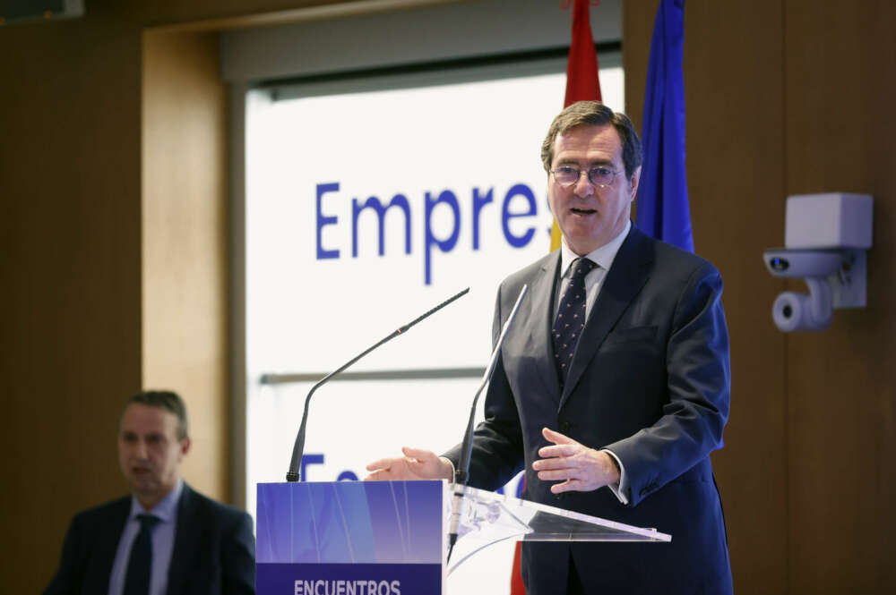 MADRID, 19/04/2023.- El presidente de la CEOE, Antonio Garamendi, da un discurso durante al encuentro empresarial que protagoniza el consejero delegado de Ibercaja Víctor Iglesias Ruiz bajo el título Sector bancario español: resiliencia entre turbulencias. Impactos en la economía y en las empresas, este miércoles, en la sede de la CEOE en Madrid. EFE/ Javier Lizón