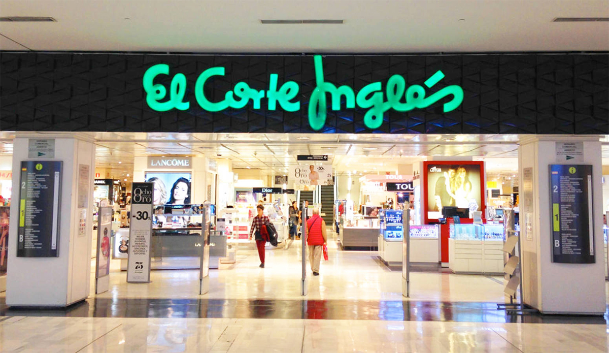 Fachada exterior de uno de los centros comerciales de El Corte Inglés