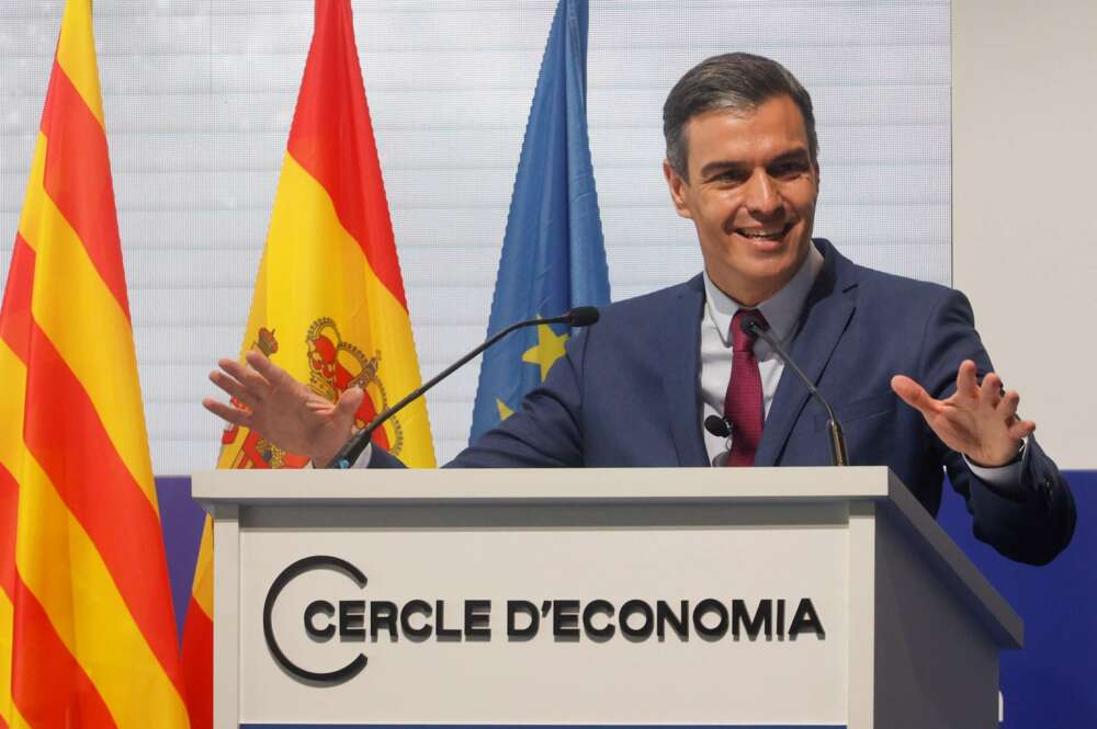 GRAFCAT5029. BARCELONA (ESPAÑA), 18/06/2021.-El presidente del Gobierno, Pedro Sánchez, durante su intervención en la clausura de la XXVI reunión del Cercle de Economía que se celebra en Barcelona desde donde ha anunciado este viernes que el próximo jueves habrá un Consejo de Ministros extraordinario en el que se decidirá que ya no sea obligatorio el uso de mascarilla en el exterior a causa de la pandemia de coronavirus.EFE/ Quique García