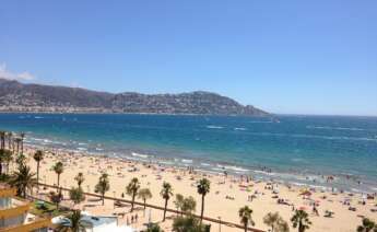 Playa de Roses, uno de los municipios donde hay viviendas a la venta. Foto: Wikipedia.