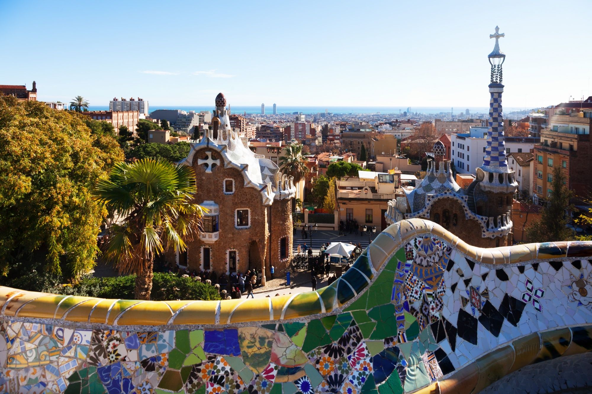 Barcelona es una de las ciudades más buscadas por los ricos a la hora de comprar una propiedad. Foto: Freepik.