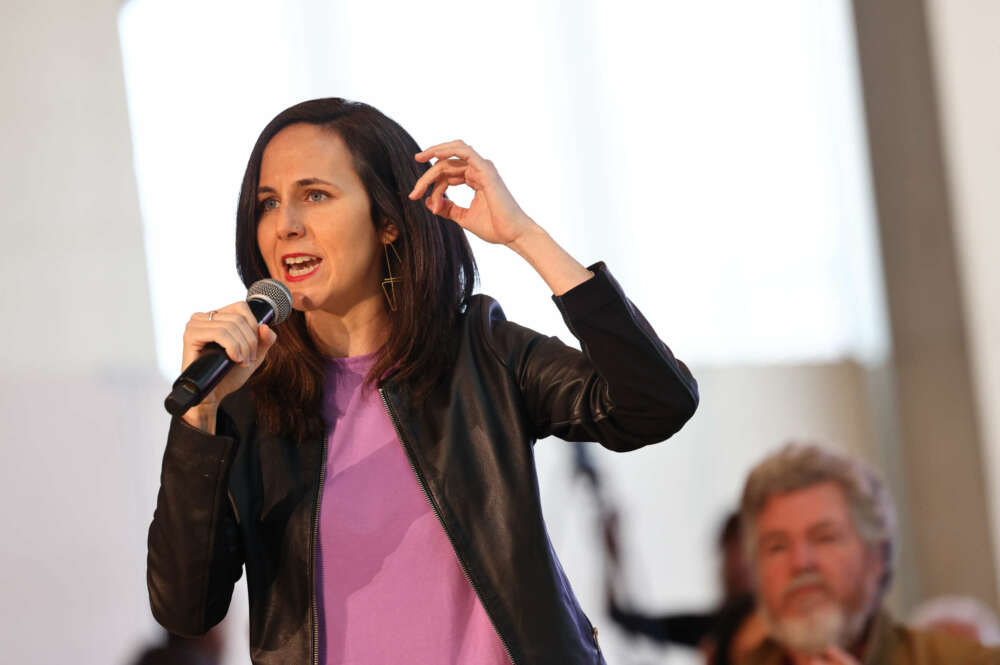 ZARAGOZA (ARAGÓN), 20/05/2023.- Ione Belarra, secretaria general de Podemos durante su intervención en el mitin que ha organizado Podemos en el Palacio de Congresos de Zaragoza este sábado.- EFE/ TONI GALÁN