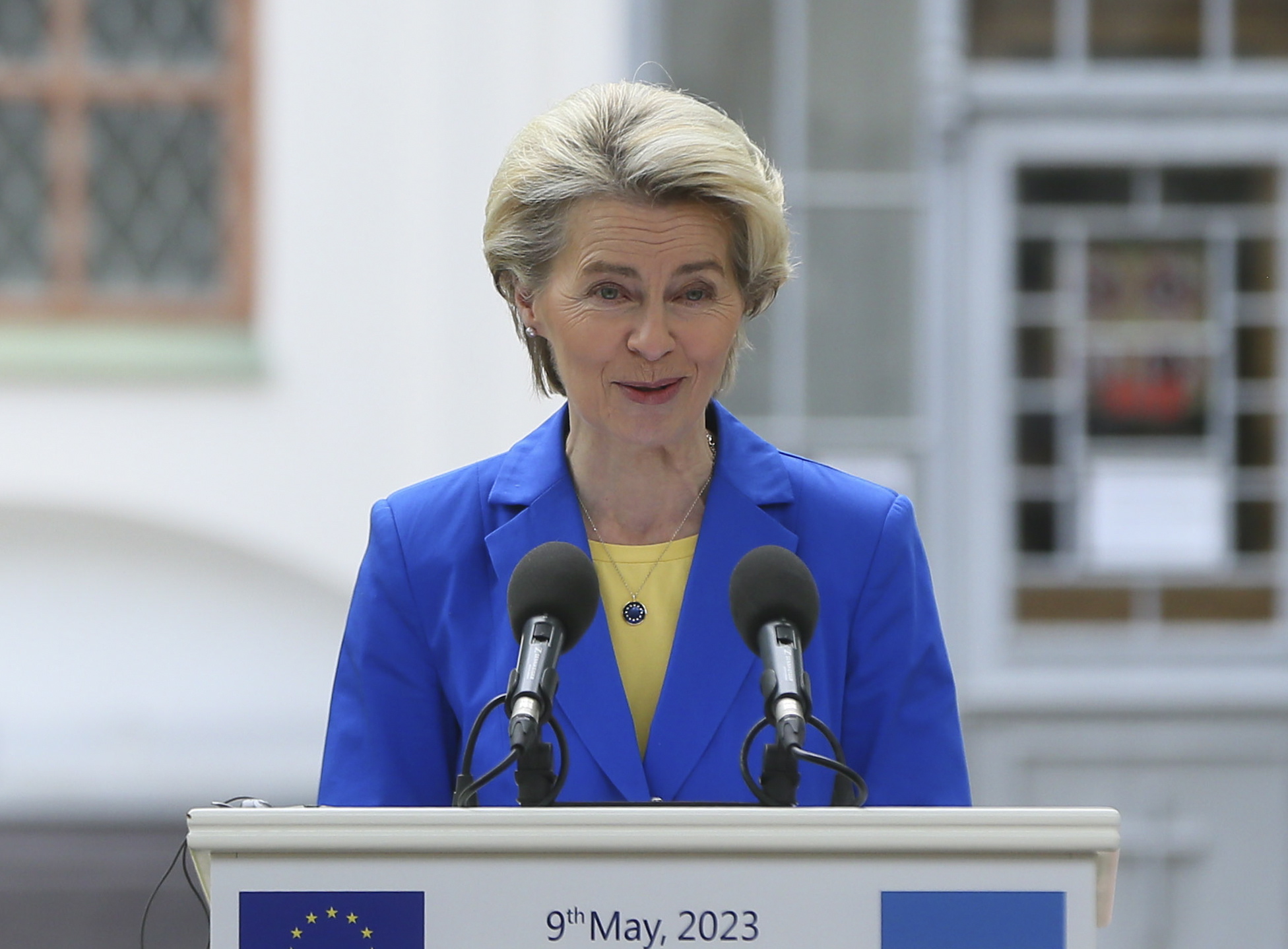 Kyiv (Ukraine), 09/05/2023.- The President of the European Commission Ursula von der Leyen speak to members of the media in a joint news conference with Ukraine's President Zelensky (unseen) near the St. Sophia Cathedral in Kyiv, Ukraine, 09 May 2023. Von der Leyen arrived in Kyiv to meet with top Ukrainian officials. President Zelensky announced that from now on May 09 will be annually celebrated as 'Europe Day' in Ukraine. Also on that day, some countries mark the 78th anniversary of Victory Day, the unconditional surrender of Nazi Germany on 08 May 1945, and the Allied Forces' victory, which marked the end of World War II in Europe. (Alemania, Rusia, Ucrania) EFE/EPA/STEPAN FRANKO