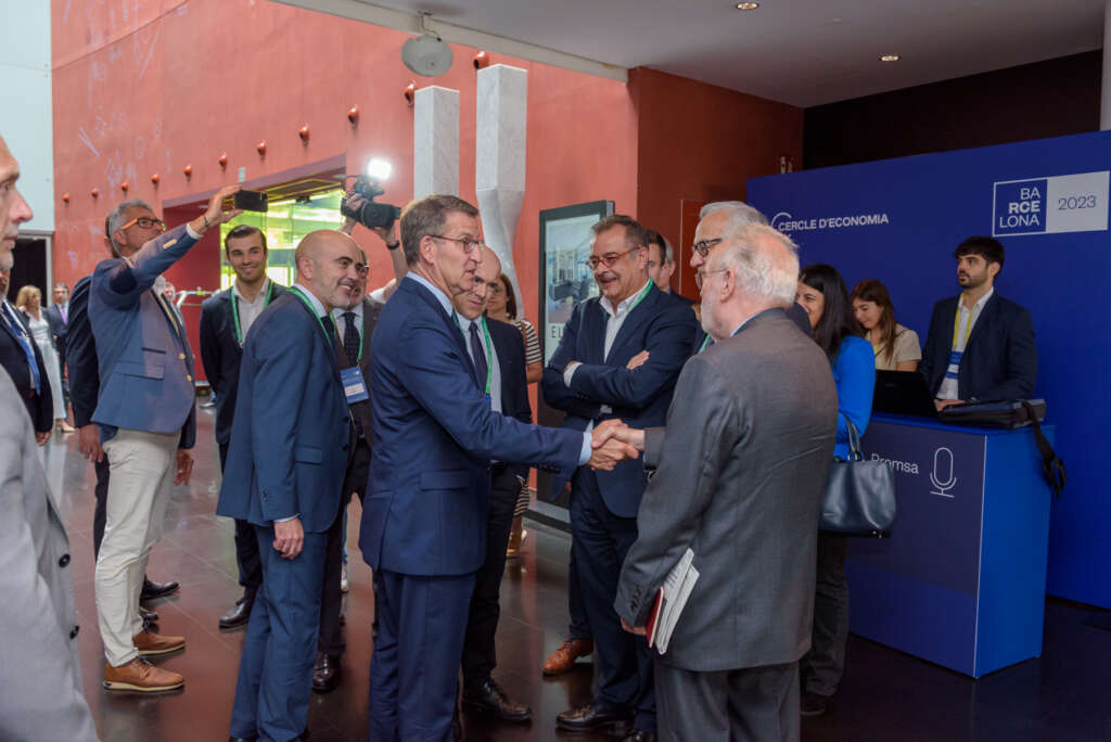 Alberto Núñez Feijóo saluda a empresarios y socios del Cercle. Imagen: Cercle d'Economia