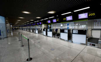 Vista de los mostradores de facturación de Air Europa, que tiene previstas huelgas para el 22, 23, 25, 26, 29 y 30 de mayo, 1 y 2 de junio.. EFE/ Javier Lizón