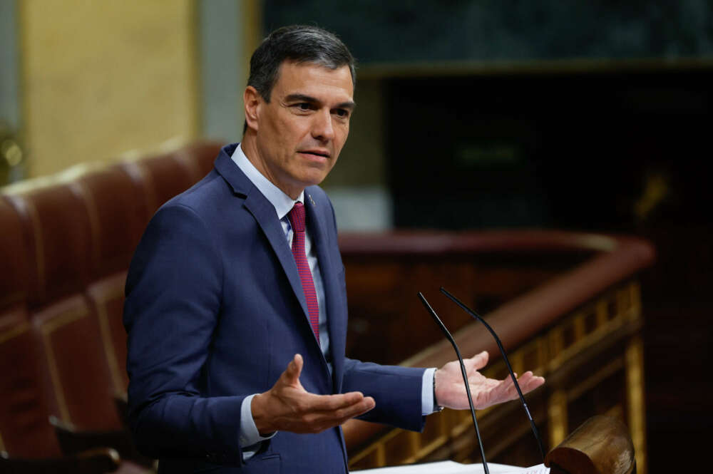 MADRID, 19/04/2023.- El presidente del Gobierno, Pedro Sánchez, comparece en el pleno del Congreso a petición propia y del PP para informar de los últimos consejos europeos, de las relaciones entre España y Marruecos y de la actual situación de la guerra en Ucrania, este miércoles, en el Congreso de los Diputados en Madrid. EFE/ Chema Moya